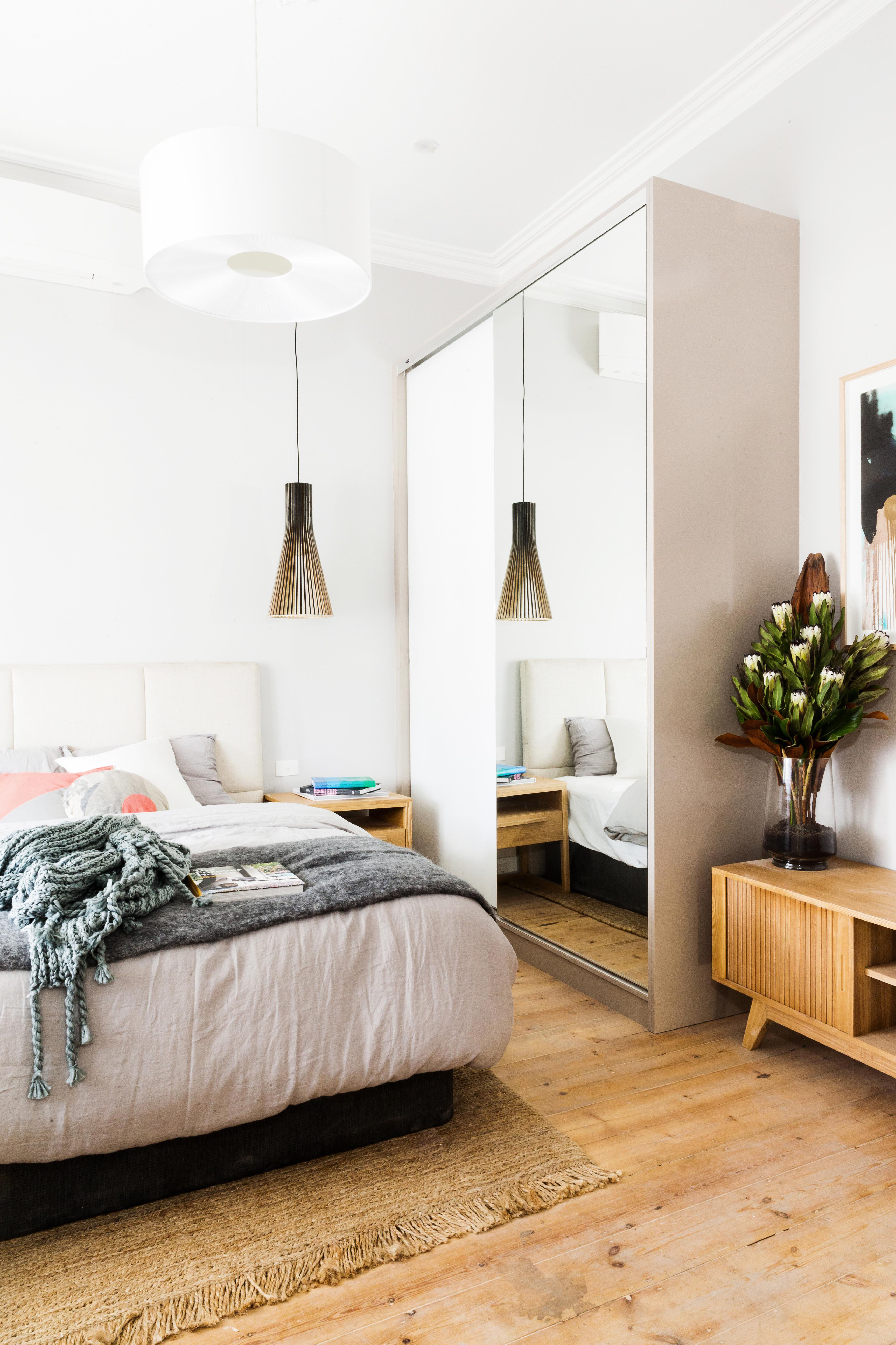 Hiro shop sliding doors
