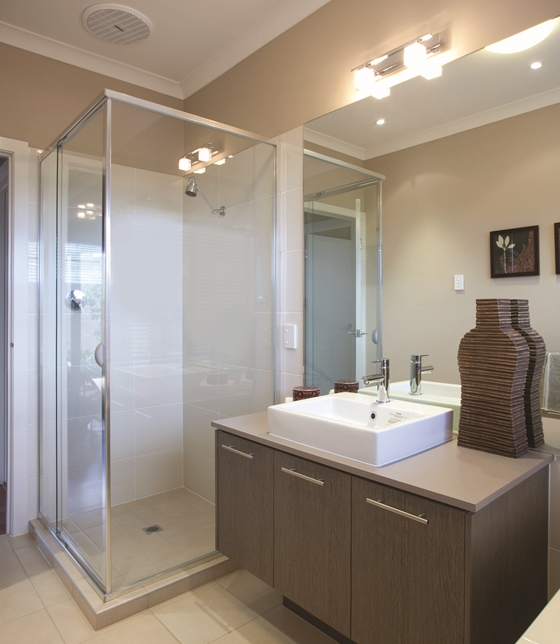 Pivot 2000 Framed Showerscreen